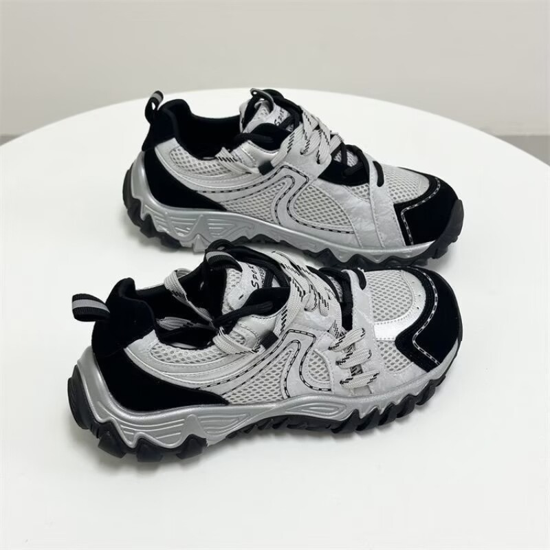 2026 Women Retro Hiking Style  - Heels 评论和价格